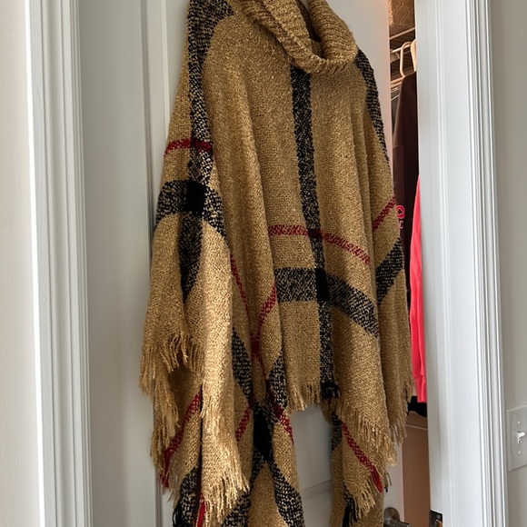 Poncho - Picture 4 of 4